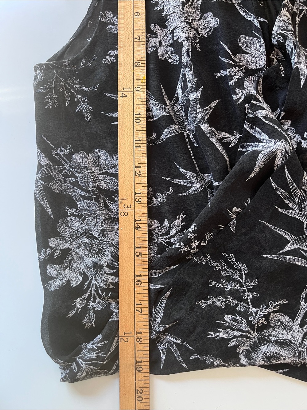Aritzia Babaton 100% Silk Sleeveless Wrap Top Black Botanical Print Size M - Picture 6 of 8